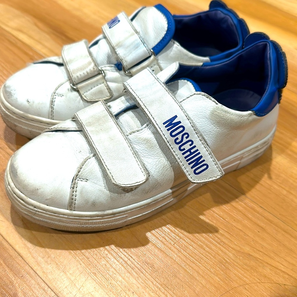 Moschino boys shoes size 33. Good condition small wear and tear.